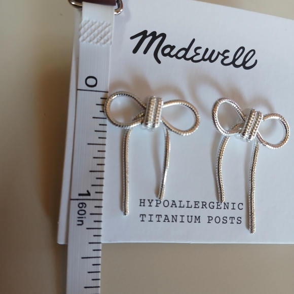 💥NEW💥❤️Madewell❤️Snake Chain Light Silver Beautiful Bow Earrings💥 - Picture 7 of 8